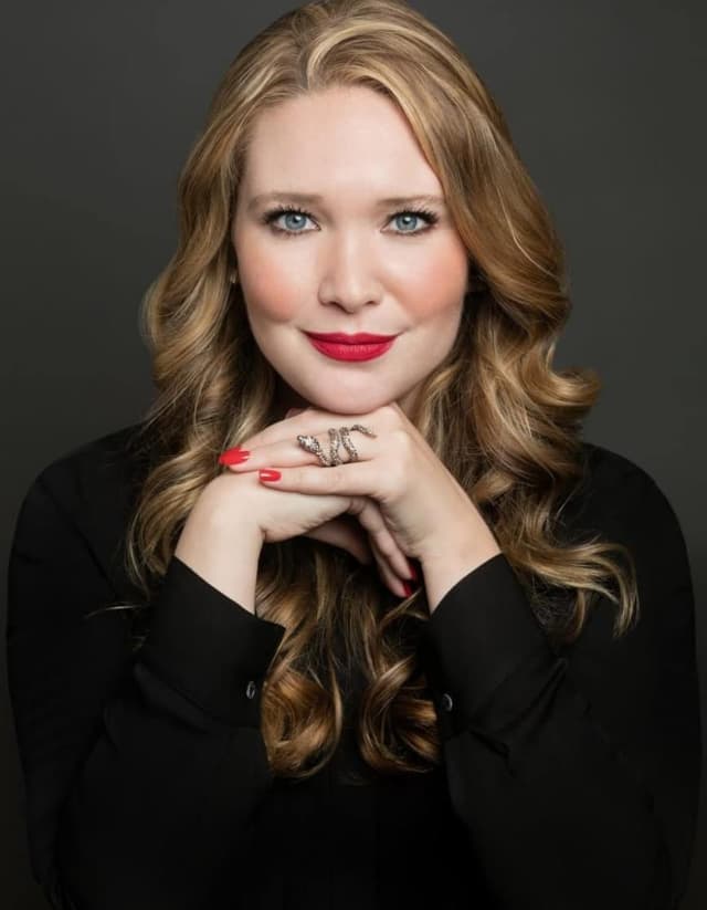 Foto de "Sarah J. Maas"